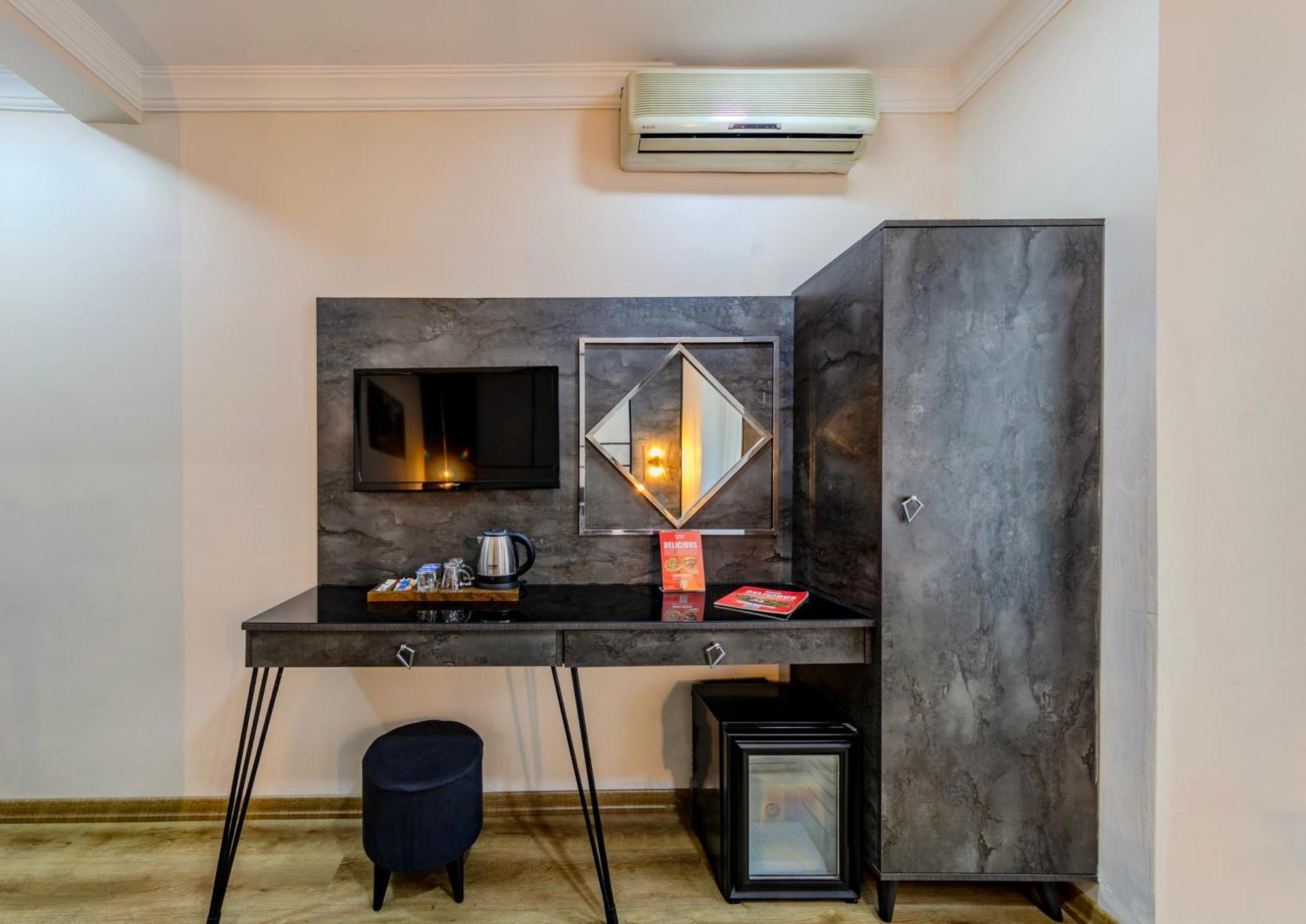 La Pazza Suites Istanbul Exteriör bild