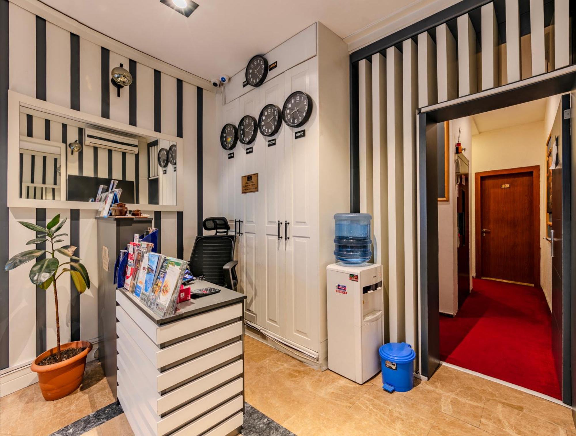 La Pazza Suites Istanbul Exteriör bild