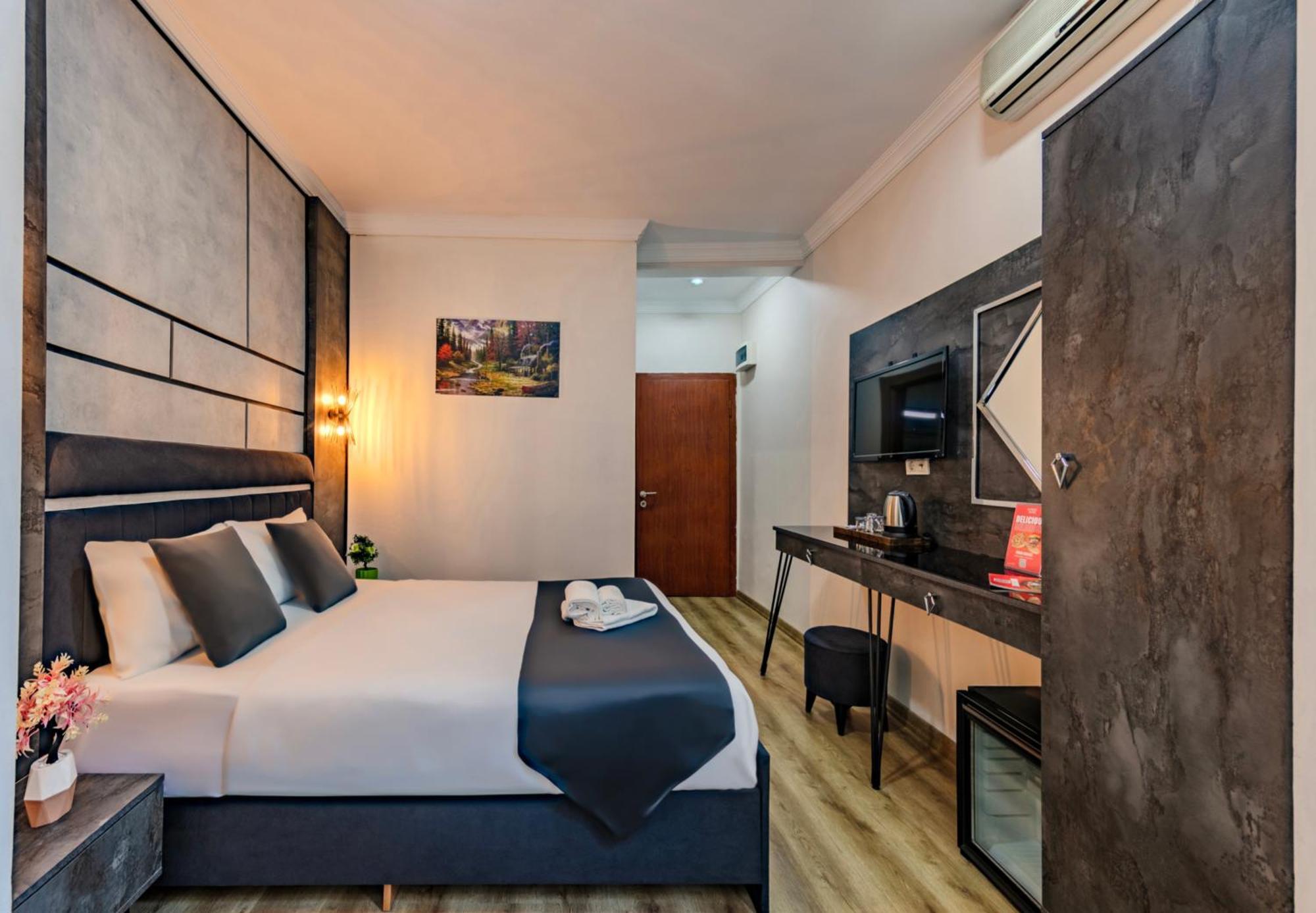 La Pazza Suites Istanbul Exteriör bild