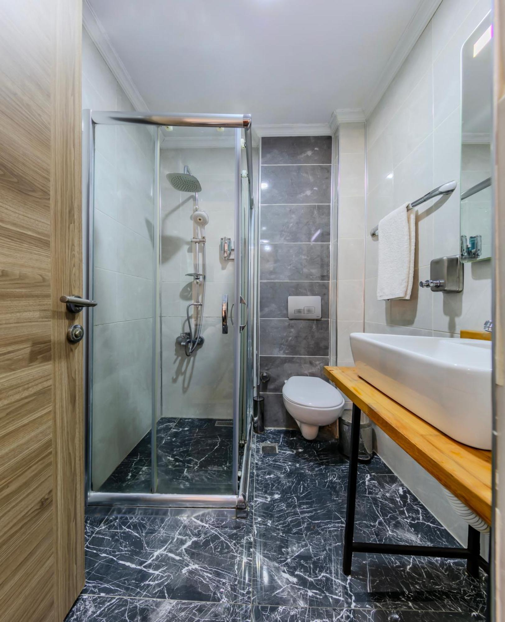 La Pazza Suites Istanbul Exteriör bild