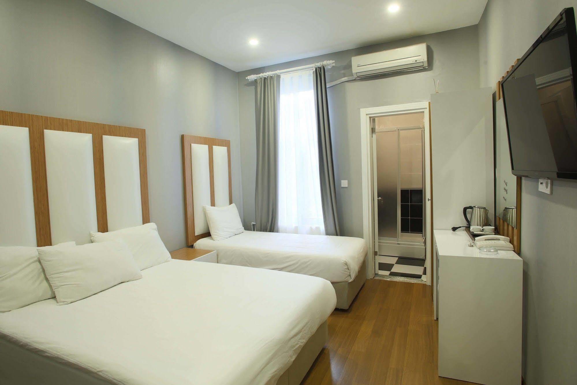 La Pazza Suites Istanbul Exteriör bild