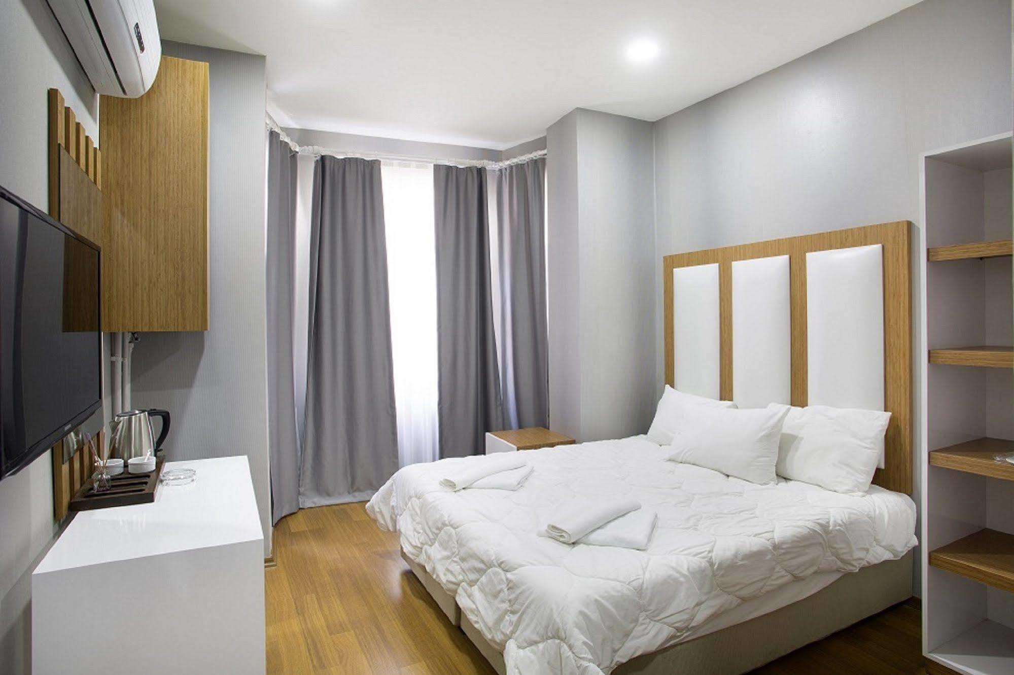 La Pazza Suites Istanbul Exteriör bild