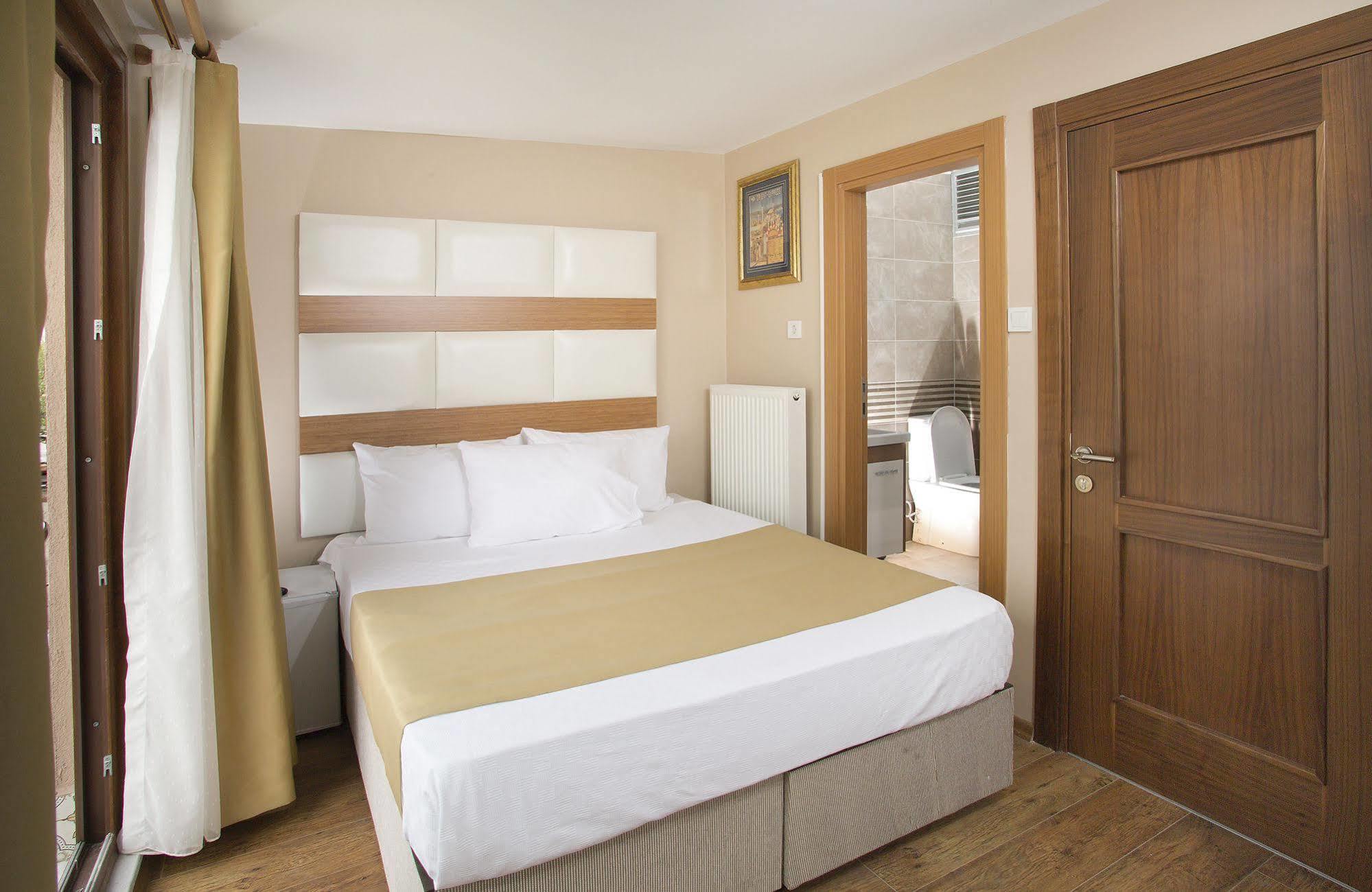 La Pazza Suites Istanbul Exteriör bild