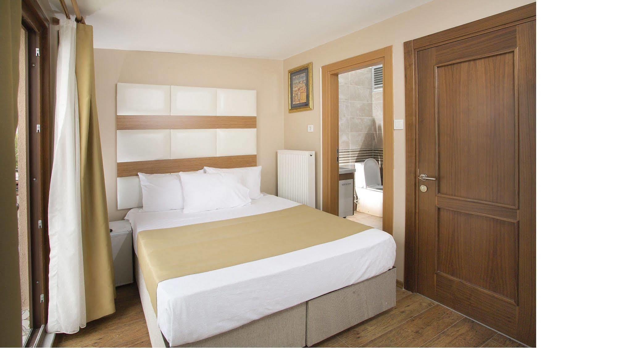 La Pazza Suites Istanbul Exteriör bild